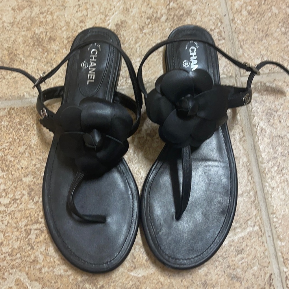 💯 Authentic Chanel sandals size 39